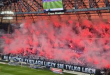 Kolejny szalony mecz GieKSy. Cenny remis z Lechem Poznań Trybuna kibiców Lecha podczas meczu z GieKSą